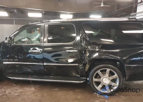 2011 Cadillac Escalade Esv Luxury z USA, uszkodzony, nr VIN 1GYS4HEF9BR316322